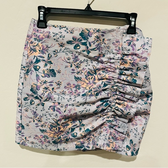 Zara Women’s Floral Feminine Flirty Ruched Ruffle Mini Skirt Size Medium - Picture 4 of 5